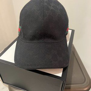 Gucci Black Baseball Cap with Green and Red Stripes
